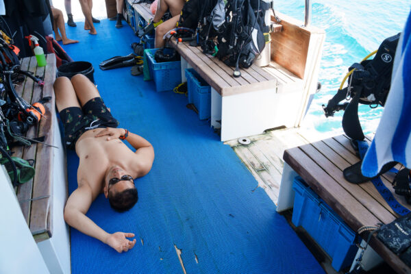 conference attendee taking a rest between dives on the scubaspa trip for buoyancy controlled dentists liveaboard conference